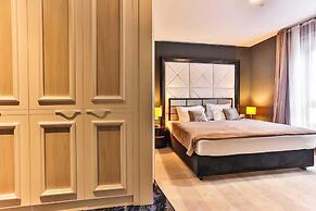 Royalis Suites Rafailovici - Beachfront Sea View Apartments