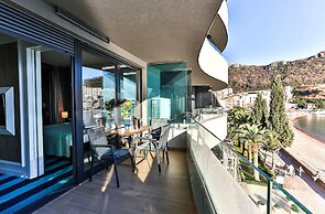 Royalis Suites Rafailovici - Beachfront Sea View Apartments