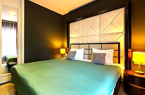 Royalis Suites Rafailovici - Beachfront Sea View Apartments