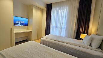 Royalis Suites Rafailovici - Beachfront Sea View Apartments