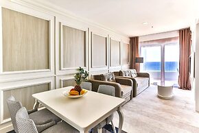 Royalis Suites Rafailovici - Beachfront Sea View Apartments