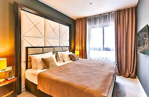 Royalis Suites Rafailovici - Beachfront Sea View Apartments