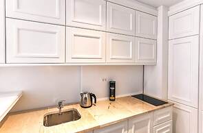 Royalis Suites Rafailovici - Beachfront Sea View Apartments