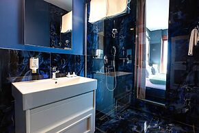 Royalis Suites Rafailovici - Beachfront Sea View Apartments