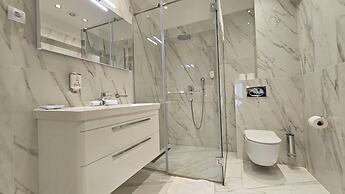 Royalis Suites Rafailovici - Beachfront Sea View Apartments