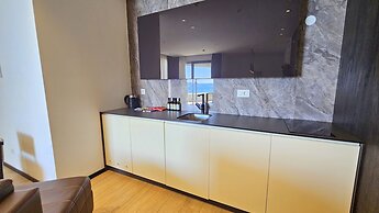 Royalis Suites Rafailovici - Beachfront Sea View Apartments