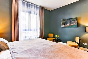 Royalis Suites Rafailovici - Beachfront Sea View Apartments