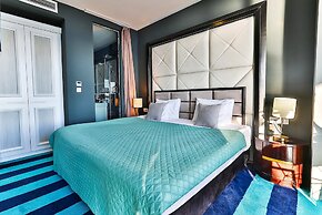 Royalis Suites Rafailovici - Beachfront Sea View Apartments