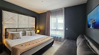 Royalis Suites Rafailovici - Beachfront Sea View Apartments
