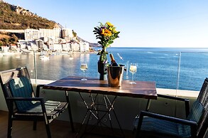Royalis Suites Rafailovici - Beachfront Sea View Apartments