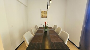 Royalis Suites Rafailovici - Beachfront Sea View Apartments