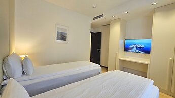 Royalis Suites Rafailovici - Beachfront Sea View Apartments