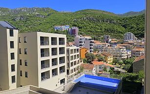 Royalis Suites Rafailovici - Beachfront Sea View Apartments