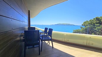 Royalis Suites Rafailovici - Beachfront Sea View Apartments
