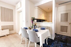 Royalis Suites Rafailovici - Beachfront Sea View Apartments
