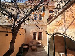 Ekoton Cave Hotel
