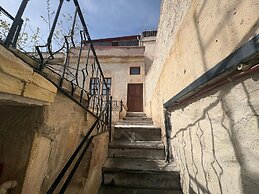 Ekoton Cave Hotel