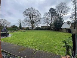 Bristol Blissful Retreat - 6 Bedrooms