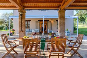Casale Partemio 8 Marche Holiday Villas
