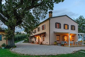 Casale Partemio 8 Marche Holiday Villas