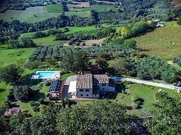 Casale Partemio 8 Marche Holiday Villas