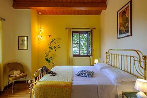 Casale Partemio 8 Marche Holiday Villas