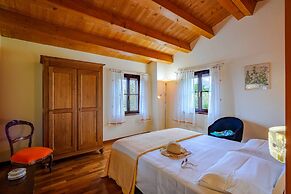 Casale Partemio 8 Marche Holiday Villas