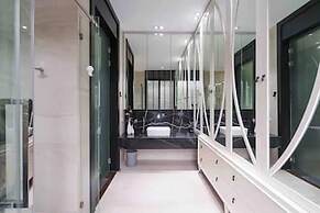 Luxury Modern Pool Jacuzzi Villa 5BR Thonglor