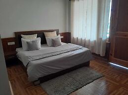 Singh Saab Rooms & Cafe