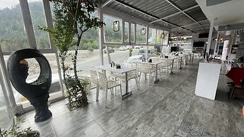 Singh Saab Rooms & Cafe
