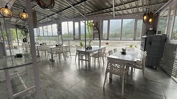 Singh Saab Rooms & Cafe