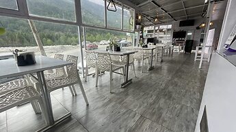 Singh Saab Rooms & Cafe