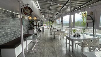 Singh Saab Rooms & Cafe