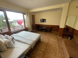 Singh Saab Rooms & Cafe