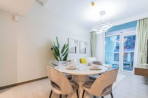 Modern Luxury 1BR Apt with Canal Panorama