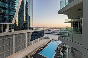 Modern Luxury 1BR Apt with Canal Panorama