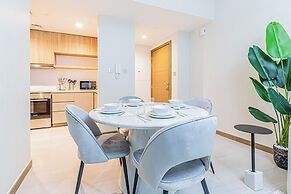 Modern Luxury 1BR Apt with Canal Panorama