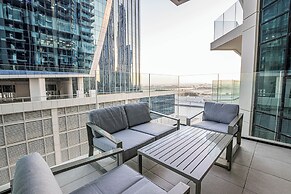 Modern Luxury 1BR Apt with Canal Panorama