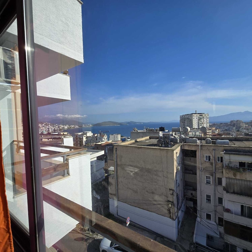 Lazy Roo Hostel Saranda