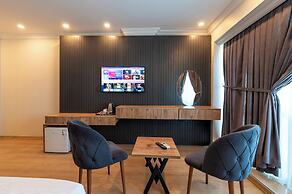 Highway 34 Hotel