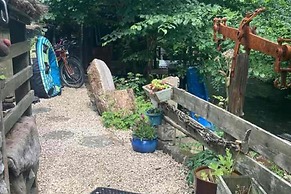 2 Bed-sleeps 3-dog Friendly-garden-riverside