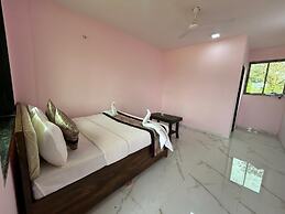 Redwings Resort