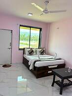 Redwings Resort