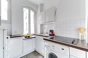 Elegant 1BR Steps to Marais & Louvre