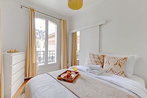 Elegant 1BR Steps to Marais & Louvre