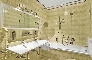 LuCA HOTEL