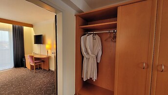 LuCA HOTEL