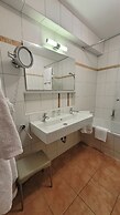 LuCA HOTEL