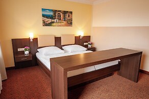 LuCA HOTEL