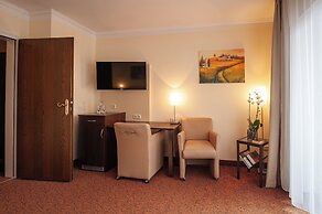 LuCA HOTEL
